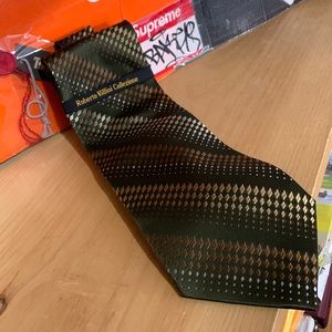 ROBERTO VILLINI Collezione-men’s green hand made silk tie